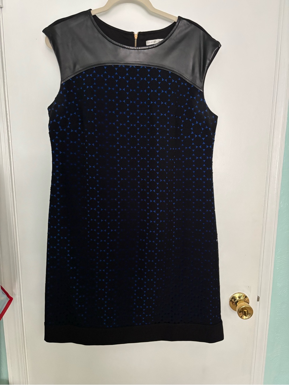 Sleeveless Black & Blue Pattern Shift Dress size 14